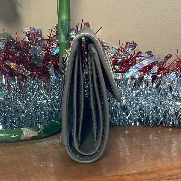 DOONEY & BOURKE TRIFOLD SMOOTH LEATHER WALLET. OYSTER. BRAND NEW, NEVER USED. - Picture 3 of 6